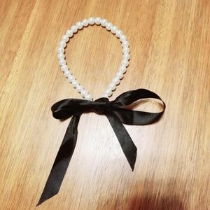 Aubrey Hepburn style faux pearl necklace